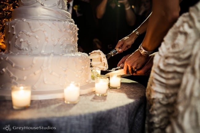 winvian wedding reception bride groom cutting cake photos