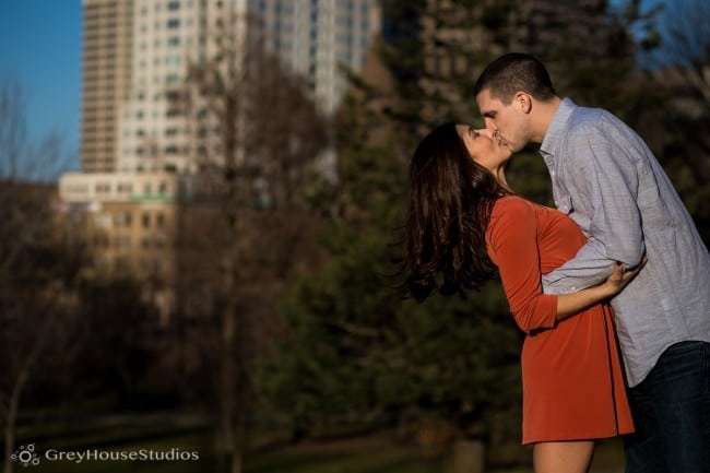 Salute-Bushnell-Park-hartford-Engagement-photos-Sarah-Ryan-greyhousestudios-005